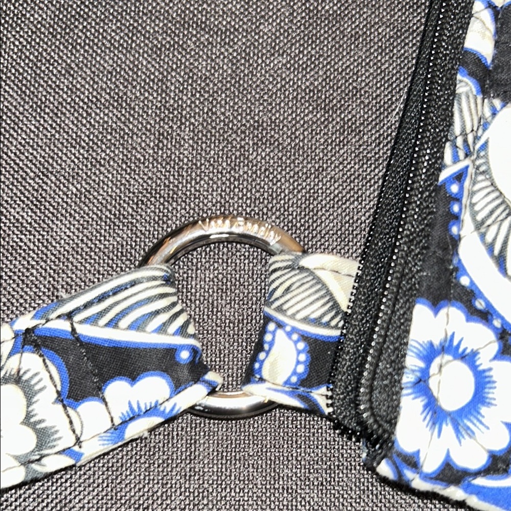 Vera Bradley Black and White Floral Tote in Excellent Condition ! - Picture 7 of 10